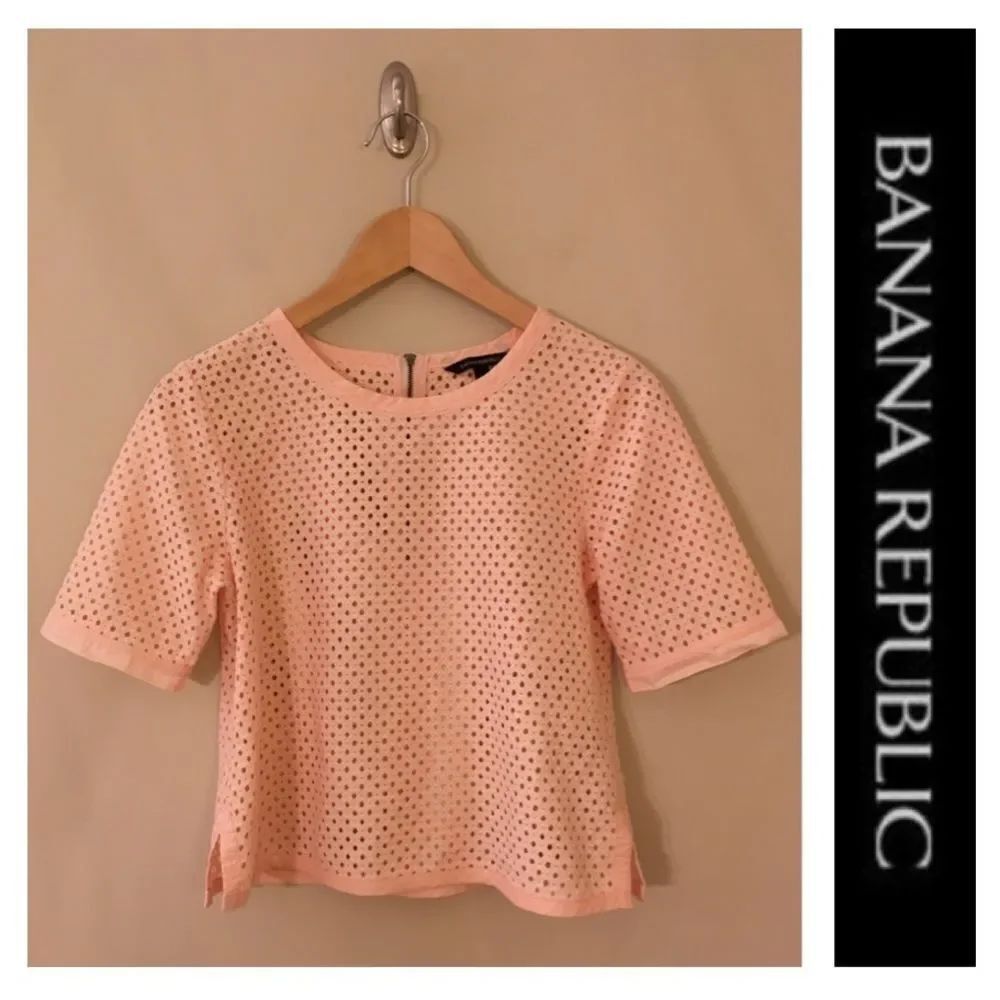 B. Republic Peach Blush Short Sleeve Crop Lace Top